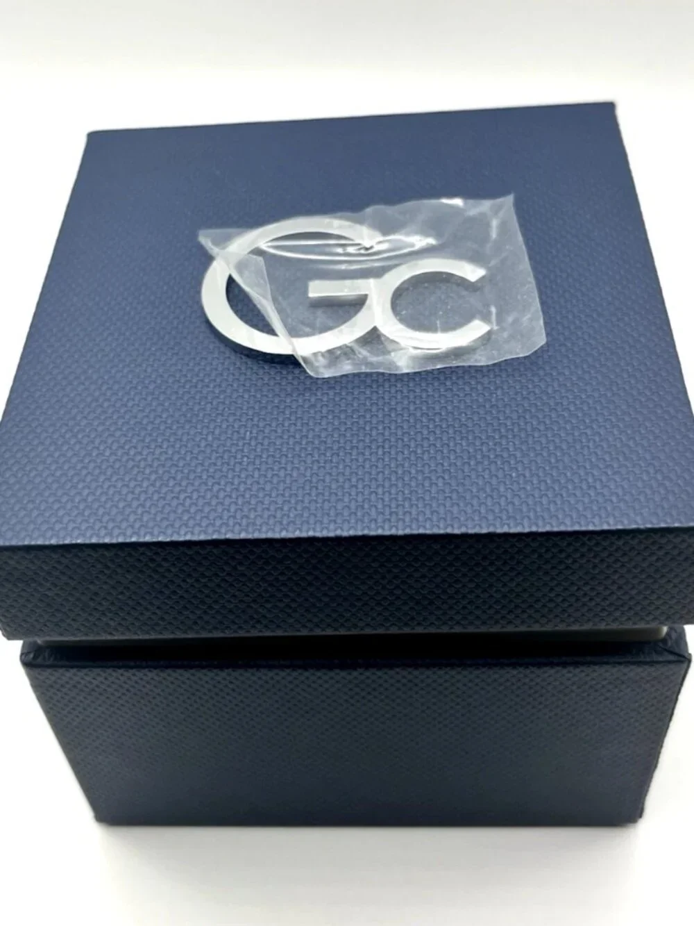 GC Guess Collection Womens Swiss Two Tone Watch Mother of Pearl Dial New